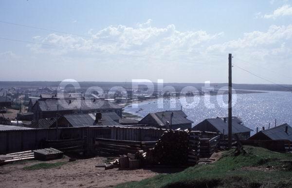 ����� ����