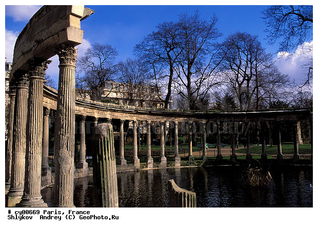 France, Paris, Park, Rotunda, gardens, pond, ruins, spring