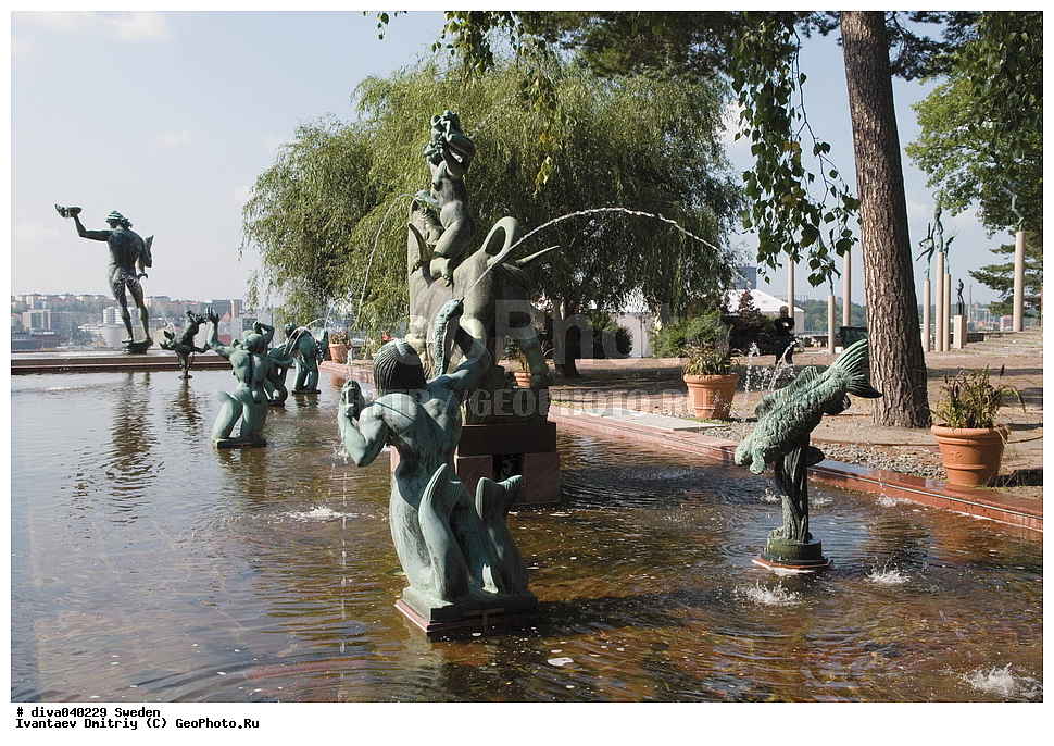 Milles Garden, fountain Europe (1926) in the background, Poseidon (1930)