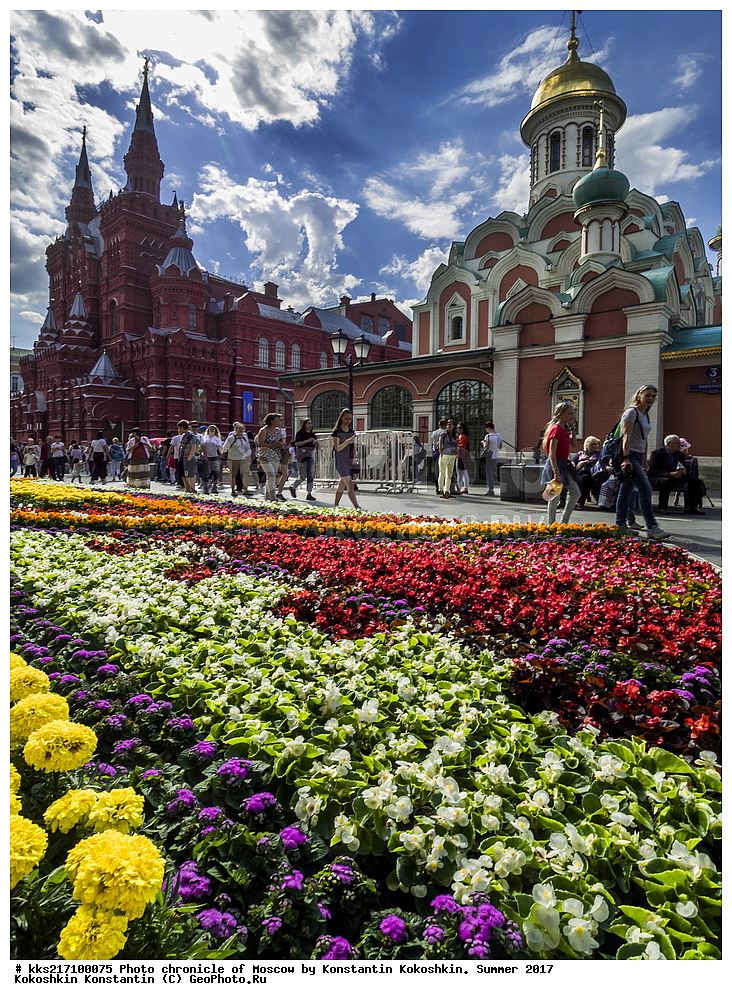 GUM, Kazan Cathedral, Moscow, Nikolskaya street, Red square, Russia, St. Basil, Sunny, bloom, cafes, flower carpet, flower festival, flowers, summer, the Kremlin, tourism, tourists, walk, ������� ���������, ���, ��������� �����, ������� �������, ������, ������, ���������� �����, ������, ����, ����, ��������, ��������, ������, �������, ��������� ������, ��������, ��������� �����, �����