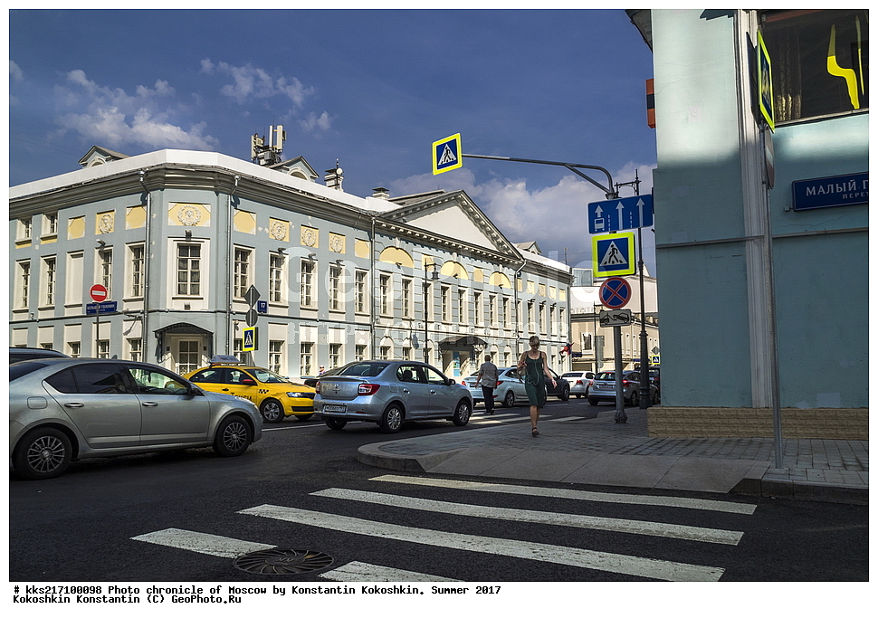 Moscow, Russia, Sretenka street, architecture, cityscape old Moscow, facades, landmark, pedestrian zone, program My street, reconstruction, renovation, square, tratuary, walk, ������, ������, �����������, ��������� ������, ���������������������, ����������, ���������� ����, ��������� ��� �����, ��������, �������������, �����, ������ ������, ��������, ����� ��������, ������