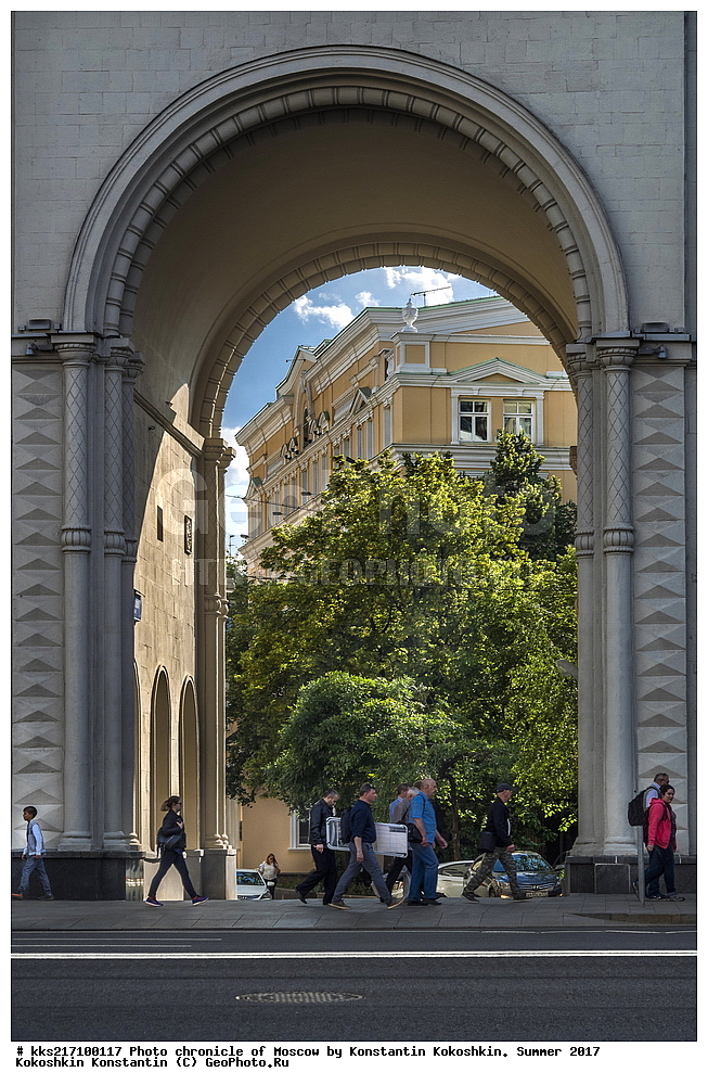 Leontiy lane, Moscow, Russia, Stalinist style, Sunny, Tverskaya street, architecture, archway, passers-by, pedestrians, shadow, summer, sunlight, walk, ������������ ��������, ������, ������, �������� �����, ����, �����������, ����, ��������, ��������, ��������, ��������, ��������� ����, ���������� �����, ����