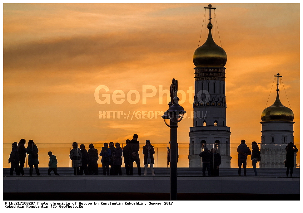Floating bridge, Moscow, Moskvoretskaya embankment, Russia, Sabyanin, Zaryadye Park, a new Park, agiotage, construction, contemporary architecture, curiosity, evening, interest, landmark, lights, overlooking the Kremlin, panorama of Moscow, public space, reconstruction, renovation, the Moscow river, tourism, ������, ������-����, ������������ ����������, ������� ����, ������, �������, �����, ��� �� ������, ���������������������, �������, �����������, ����� ����, ������������ ������������, �������, �������� ������, ���� �������, ���������, �������������, ���������, ����������� �����������, �������������, ������