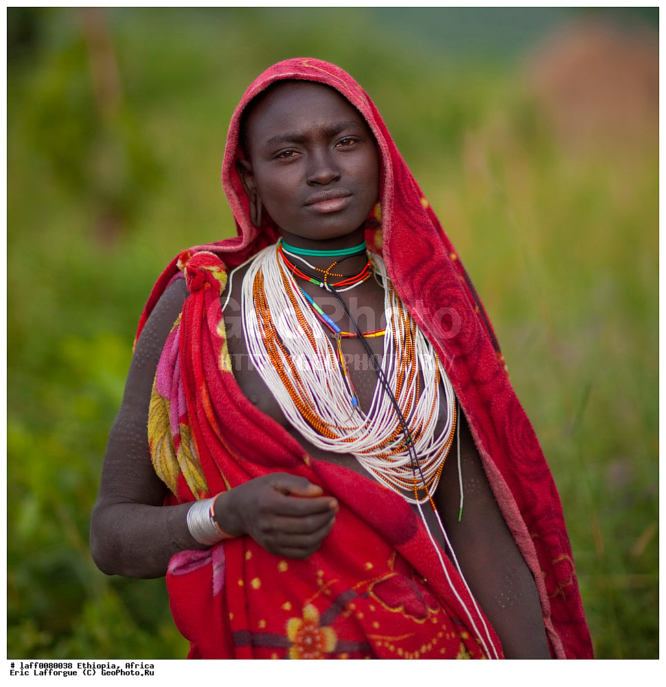 ���������, Abyssinie, ������, ����������� ������, Afrique de l Est, ��������� ������, �������, Ethiopie, ���, ��� ������, ������� ������ ���, ������� �� �� �����-��-� ���, ����, ���� ����, ����� ����, �����, ����� ������, ������� �����, Turgit, �� �����, ����� � ����������, cadrage �� �����, �����, ������� �����������, ����, ������� ����������, ����������, ������, etre humain, exterieur, �������� traditionnel, ���������, ����������� carree, ��������, ����� �� ������, �� �����, �� ���������, ����, ����, personne, peuple ����, peuple �����, peuple nomade, ���� couleur, ������ regardant �, ���������� �������, ���������, ������������ ������, �������, tribu, tribu des ����, tribu des �����, vallee de l ���, ������� �� Turgit, ������� Turgit, vue exterieure, ����� �����, ��������