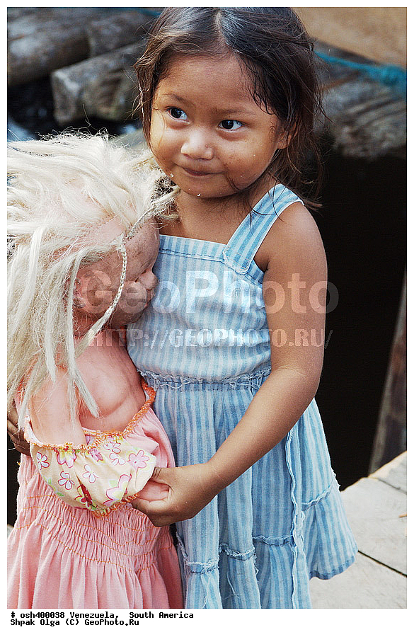 ���������, ����� �������, ��������� �������,  ������, �������, ����,  ������ �������, ����, �������, �����, ����, �������, �������, �������, �����, path, reflection, girl, fisherman net, capibara, palm tree, pavement, Mochima