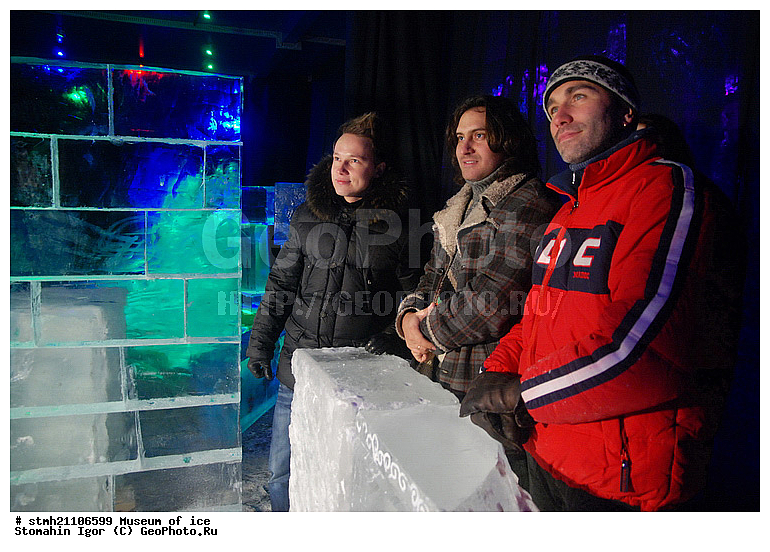 ����� ����