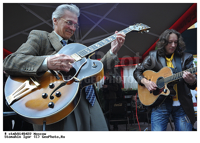"Old Arbat, presentations, festivals, ""MAMAKABO"" picture :, People, Artist, Russia, Alexei Kuznetsov"