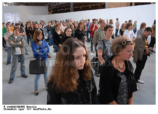 "Center of modern culture ""Garage"", ""Night, live, performances,"" picture :, SHOW :, TAJIK, ART, remake, performance, Santiago Sierra, ""465, paid, people"""