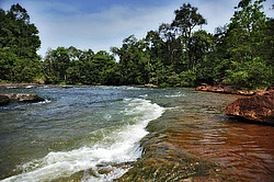 ������� Tad Leuk. ������������ ���� Phou Khao Khouay. ����