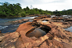 ������� Tad Leuk. ������������ ���� Phou Khao Khouay. ����