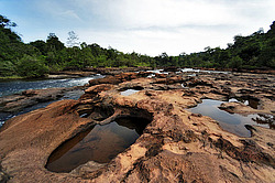 ������� Tad Leuk. ������������ ���� Phou Khao Khouay. ����