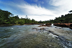 ������� Tad Leuk. ������������ ���� Phou Khao Khouay. ����