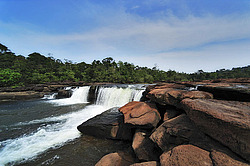 ������� Tad Leuk. ������������ ���� Phou Khao Khouay. ����