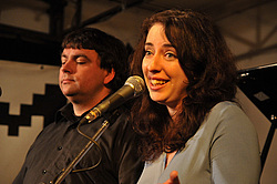 �������