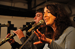 �������