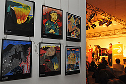 �������