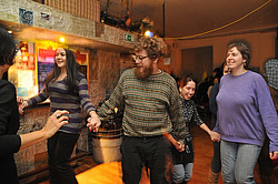 �������