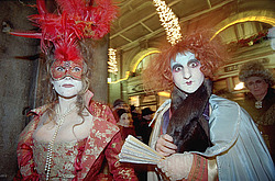 �������