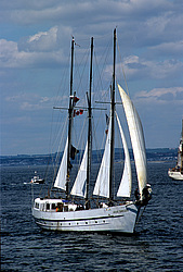 Arung Samudera (����� ��������) - Three-masted schooner